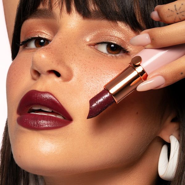 Wet Flow Lipstick - Labial cremoso brillante de larga duración
